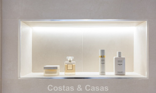 Ático reformado en venta en una popular urbanización de golf Aloha en el centro de Nueva Andalucía, Marbella 778082 