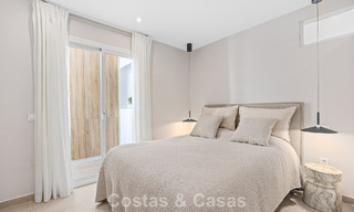 Ático reformado en venta en una popular urbanización de golf Aloha en el centro de Nueva Andalucía, Marbella 778085 