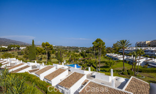 Ático reformado en venta en una popular urbanización de golf Aloha en el centro de Nueva Andalucía, Marbella 778091 