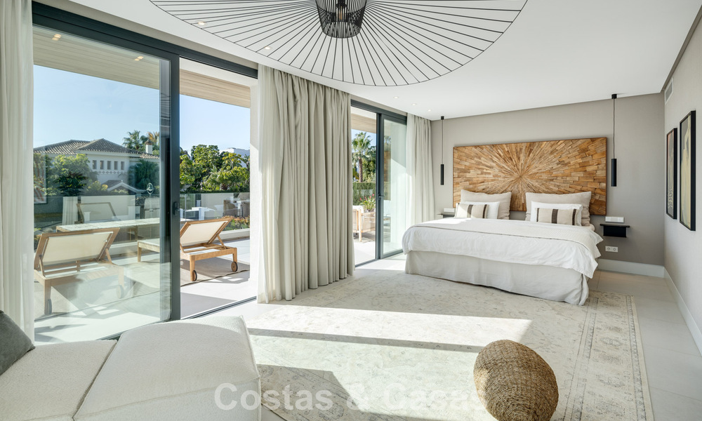 Villa modernista de lujo con vistas al mar en venta en una zona residencial privilegiada en Nueva Andalucía, Marbella 778285