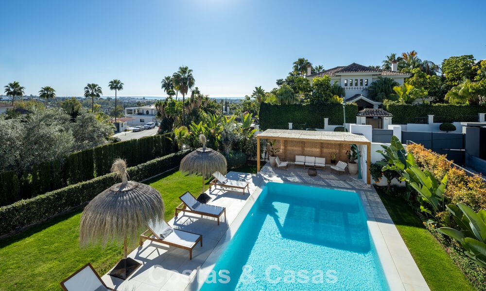 Villa modernista de lujo con vistas al mar en venta en una zona residencial privilegiada en Nueva Andalucía, Marbella 778290