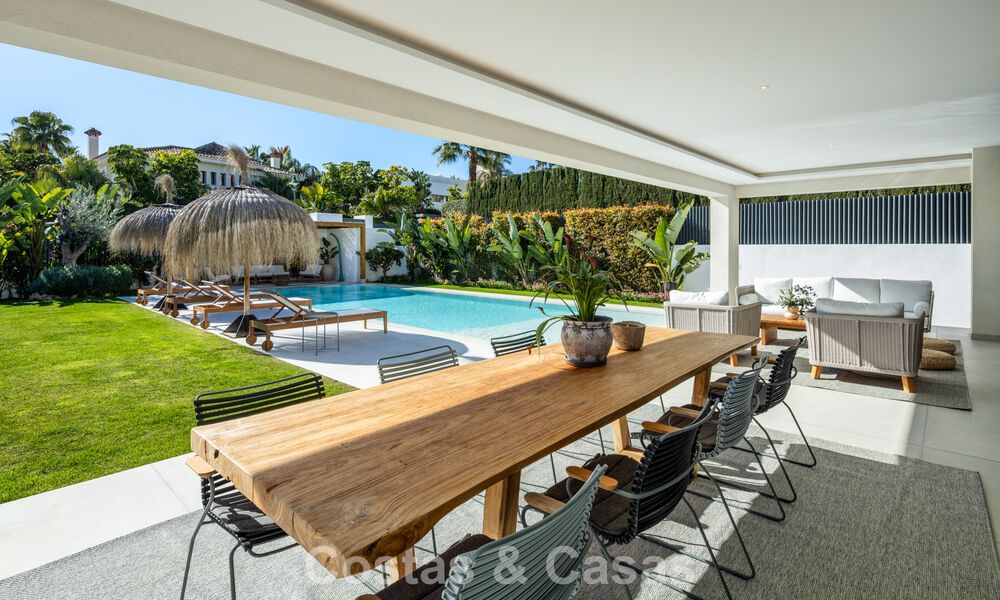 Villa modernista de lujo con vistas al mar en venta en una zona residencial privilegiada en Nueva Andalucía, Marbella 778294