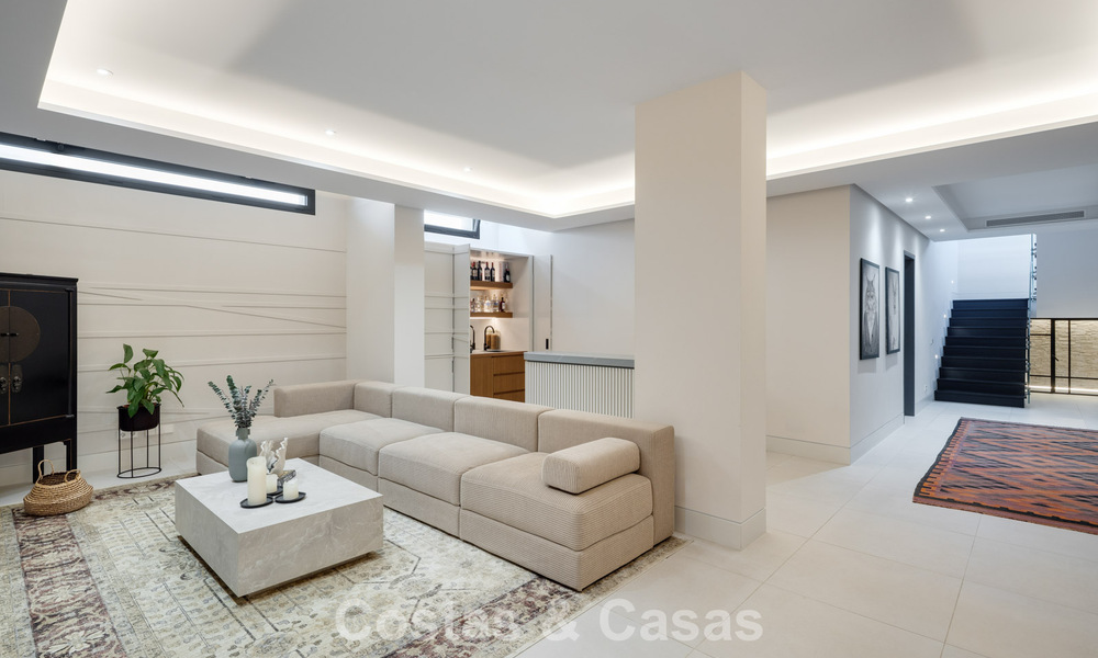 Villa modernista de lujo con vistas al mar en venta en una zona residencial privilegiada en Nueva Andalucía, Marbella 778302