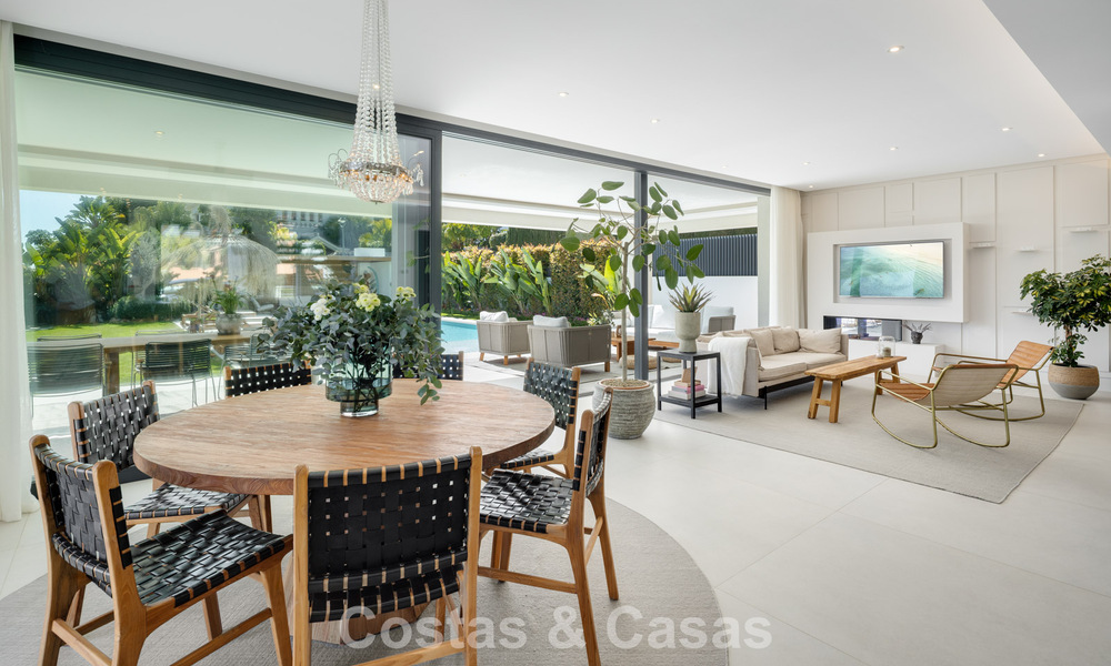 Villa modernista de lujo con vistas al mar en venta en una zona residencial privilegiada en Nueva Andalucía, Marbella 778304