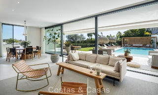 Villa modernista de lujo con vistas al mar en venta en una zona residencial privilegiada en Nueva Andalucía, Marbella 778305 