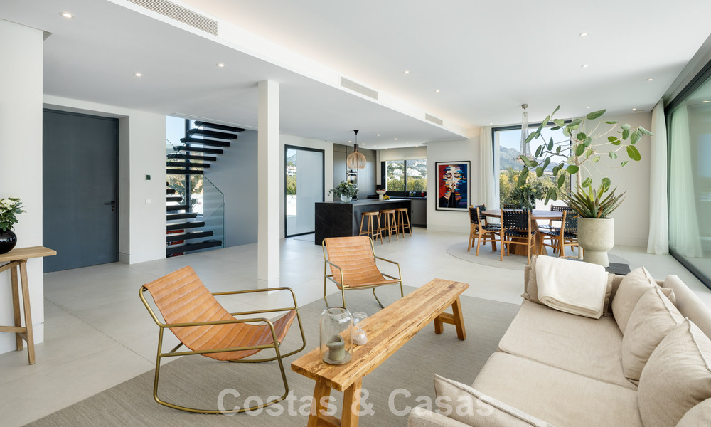 Villa modernista de lujo con vistas al mar en venta en una zona residencial privilegiada en Nueva Andalucía, Marbella 778306