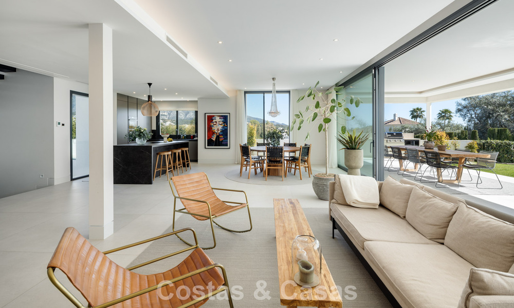 Villa modernista de lujo con vistas al mar en venta en una zona residencial privilegiada en Nueva Andalucía, Marbella 778307