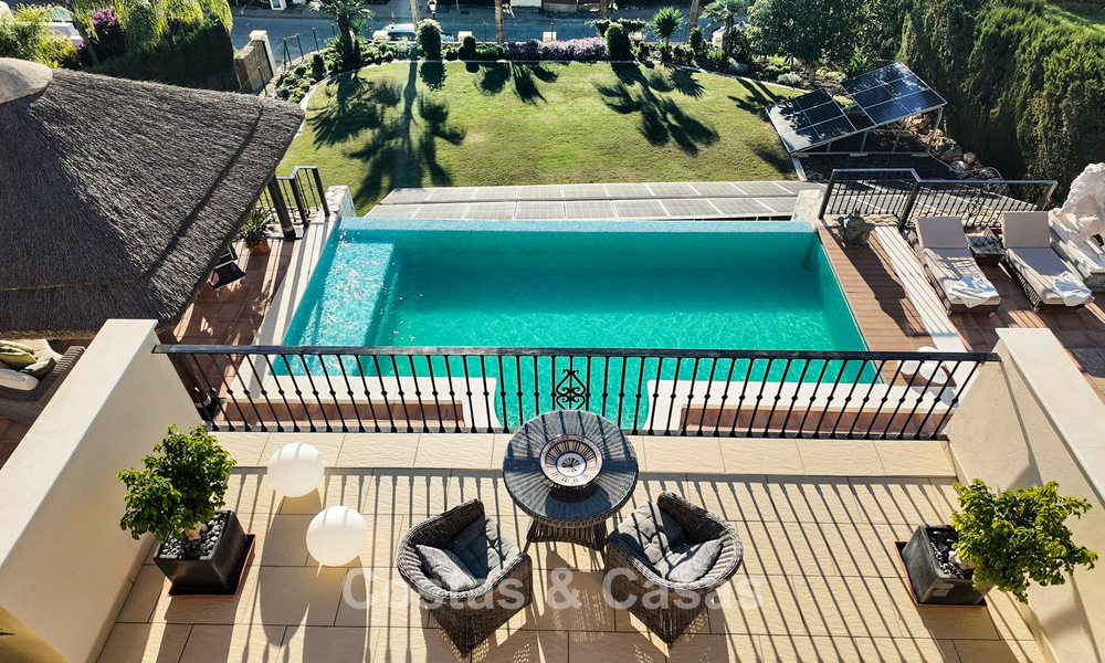 Villa mediterránea con vistas a los verdes campos de golf en venta en un entorno de golf del valle de Nueva Andalucía, Marbella 778168