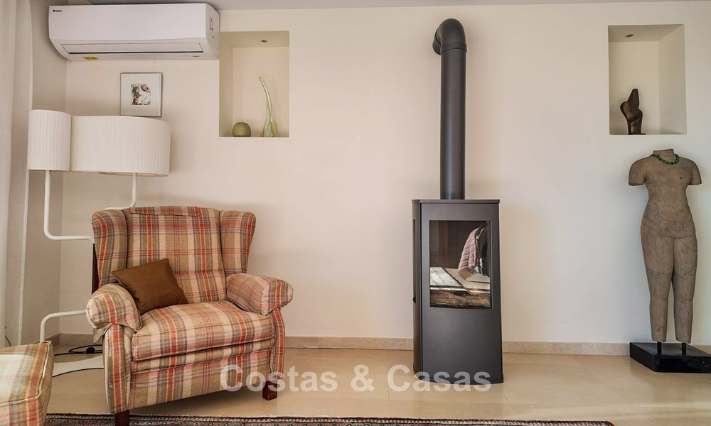 Villa mediterránea con vistas a los verdes campos de golf en venta en un entorno de golf del valle de Nueva Andalucía, Marbella 778169