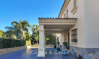 Villa mediterránea con vistas a los verdes campos de golf en venta en un entorno de golf del valle de Nueva Andalucía, Marbella 778171 