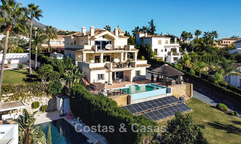 Villa mediterránea con vistas a los verdes campos de golf en venta en un entorno de golf del valle de Nueva Andalucía, Marbella 778172