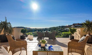 Villa mediterránea con vistas a los verdes campos de golf en venta en un entorno de golf del valle de Nueva Andalucía, Marbella 778173 