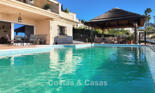 Villa mediterránea con vistas a los verdes campos de golf en venta en un entorno de golf del valle de Nueva Andalucía, Marbella 778175 