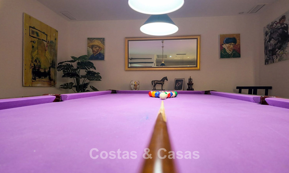 Villa mediterránea con vistas a los verdes campos de golf en venta en un entorno de golf del valle de Nueva Andalucía, Marbella 778179