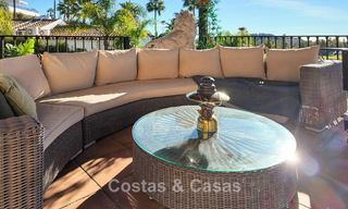 Villa mediterránea con vistas a los verdes campos de golf en venta en un entorno de golf del valle de Nueva Andalucía, Marbella 778181 