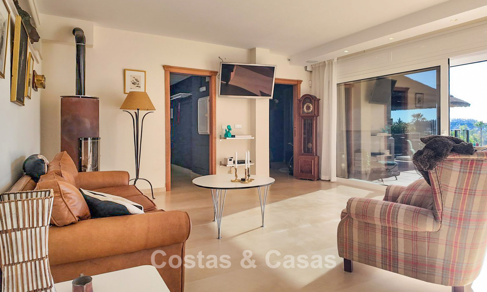 Villa mediterránea con vistas a los verdes campos de golf en venta en un entorno de golf del valle de Nueva Andalucía, Marbella 778183