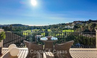 Villa mediterránea con vistas a los verdes campos de golf en venta en un entorno de golf del valle de Nueva Andalucía, Marbella 778195 