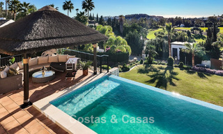 Villa mediterránea con vistas a los verdes campos de golf en venta en un entorno de golf del valle de Nueva Andalucía, Marbella 778197 