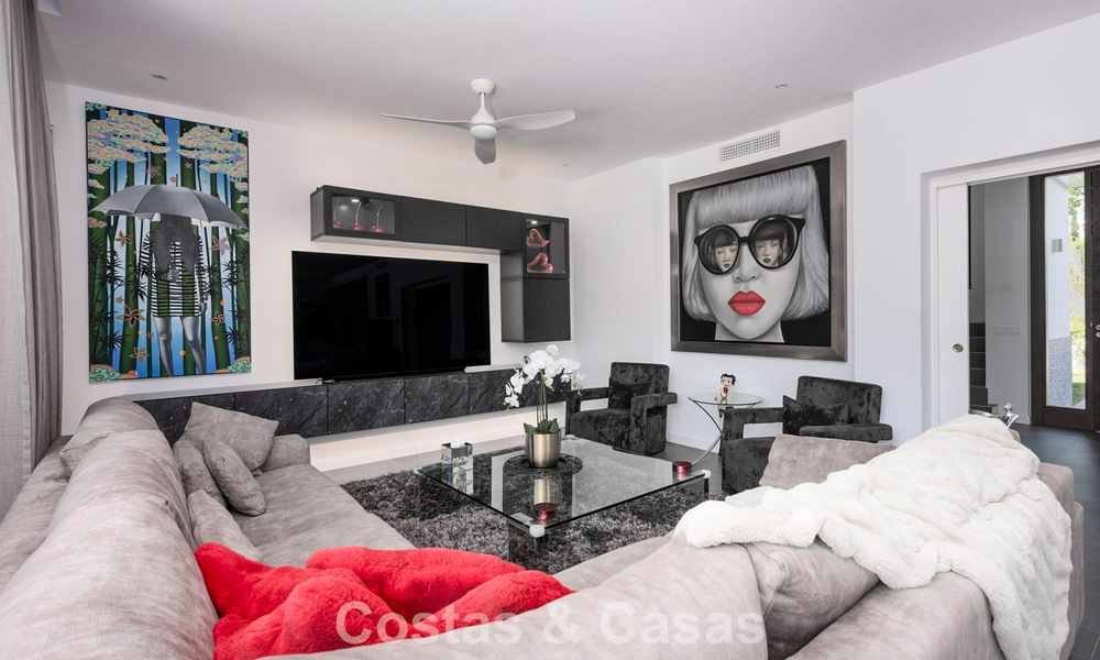 Moderna villa independiente de 4 dormitorios en venta en la Nueva Milla de Oro entre Marbella y Estepona 778237