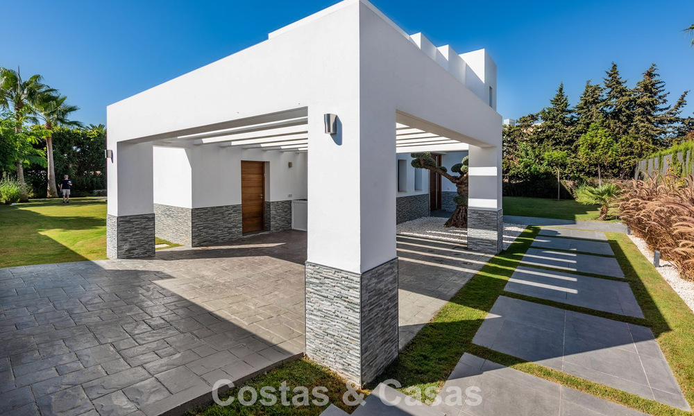 Moderna villa independiente de 4 dormitorios en venta en la Nueva Milla de Oro entre Marbella y Estepona 778249