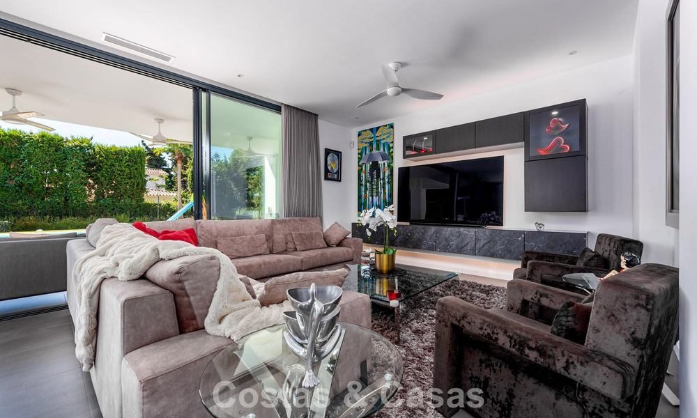 Moderna villa independiente de 4 dormitorios en venta en la Nueva Milla de Oro entre Marbella y Estepona 778251