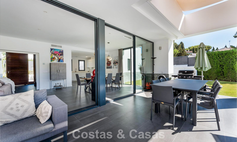 Moderna villa independiente de 4 dormitorios en venta en la Nueva Milla de Oro entre Marbella y Estepona 778254