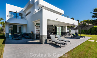 Moderna villa independiente de 4 dormitorios en venta en la Nueva Milla de Oro entre Marbella y Estepona 778256 
