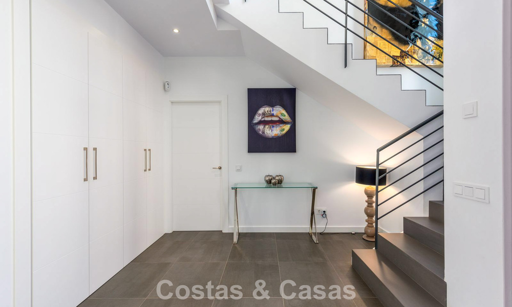Moderna villa independiente de 4 dormitorios en venta en la Nueva Milla de Oro entre Marbella y Estepona 778257