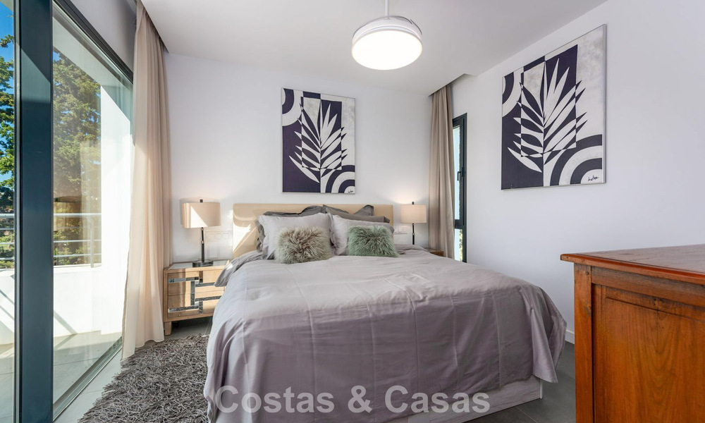 Moderna villa independiente de 4 dormitorios en venta en la Nueva Milla de Oro entre Marbella y Estepona 778261