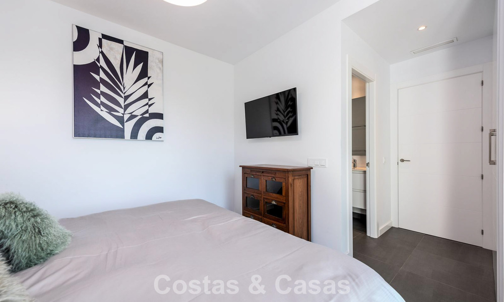 Moderna villa independiente de 4 dormitorios en venta en la Nueva Milla de Oro entre Marbella y Estepona 778262