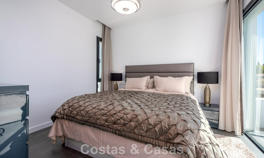 Moderna villa independiente de 4 dormitorios en venta en la Nueva Milla de Oro entre Marbella y Estepona 778271
