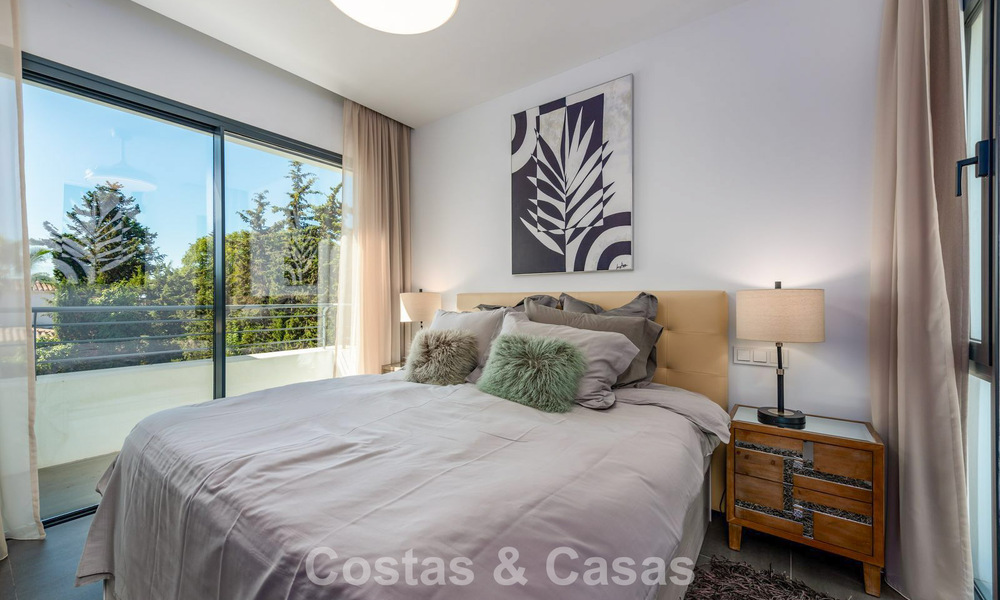 Moderna villa independiente de 4 dormitorios en venta en la Nueva Milla de Oro entre Marbella y Estepona 778274