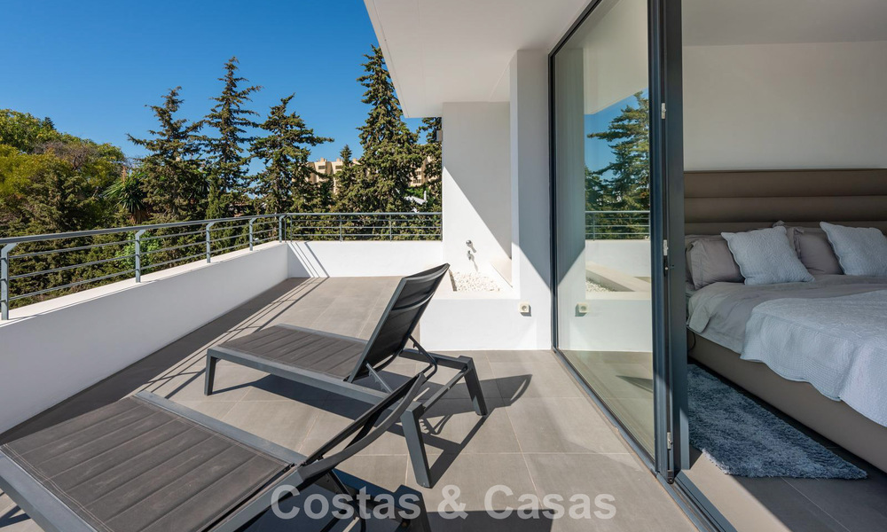 Moderna villa independiente de 4 dormitorios en venta en la Nueva Milla de Oro entre Marbella y Estepona 778275