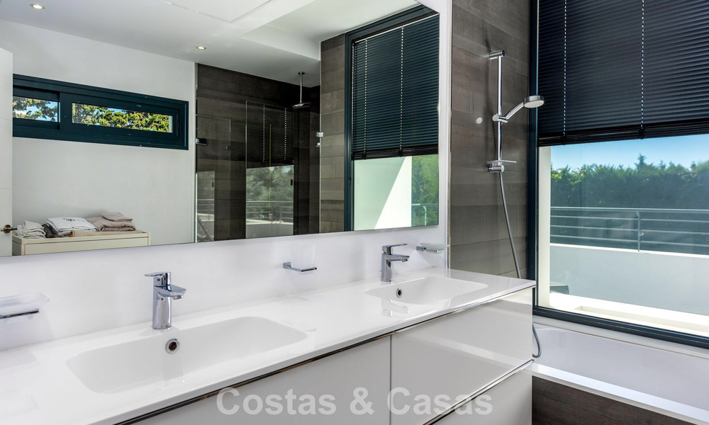 Moderna villa independiente de 4 dormitorios en venta en la Nueva Milla de Oro entre Marbella y Estepona 778276