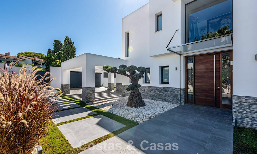 Moderna villa independiente de 4 dormitorios en venta en la Nueva Milla de Oro entre Marbella y Estepona 778282