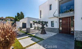 Moderna villa independiente de 4 dormitorios en venta en la Nueva Milla de Oro entre Marbella y Estepona 778282 