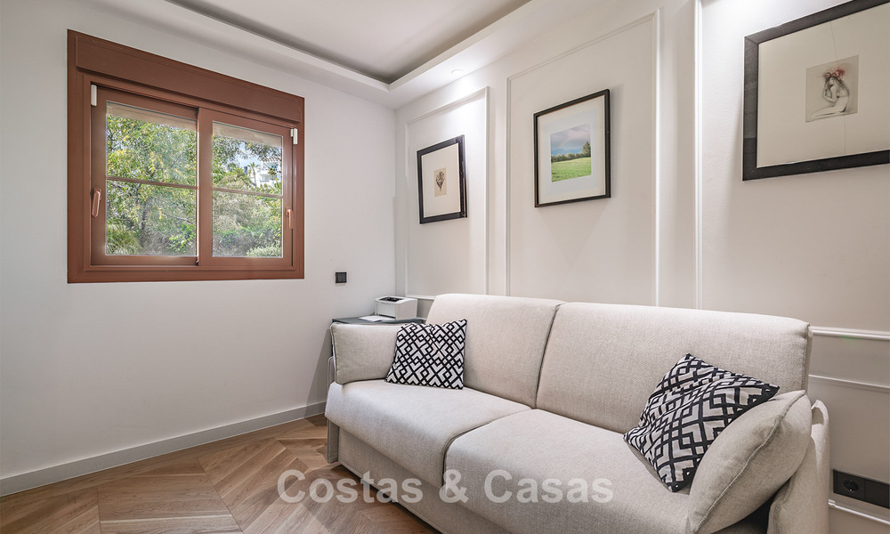 Apartamento con jardín de 3 dormitorios completamente renovado en venta en un complejo de lujo en Marbella - Benahavis 778515