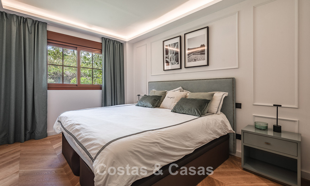 Apartamento con jardín de 3 dormitorios completamente renovado en venta en un complejo de lujo en Marbella - Benahavis 778516