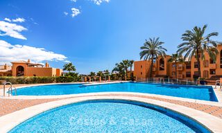 Apartamento con jardín de 3 dormitorios completamente renovado en venta en un complejo de lujo en Marbella - Benahavis 778529 