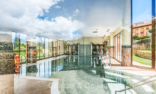 Apartamento con jardín de 3 dormitorios completamente renovado en venta en un complejo de lujo en Marbella - Benahavis 778533 