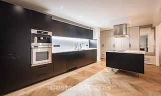 Apartamento con jardín de 3 dormitorios completamente renovado en venta en un complejo de lujo en Marbella - Benahavis 778536 