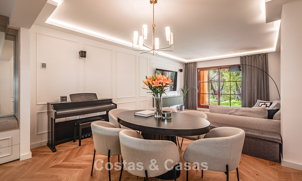 Apartamento con jardín de 3 dormitorios completamente renovado en venta en un complejo de lujo en Marbella - Benahavis 778540