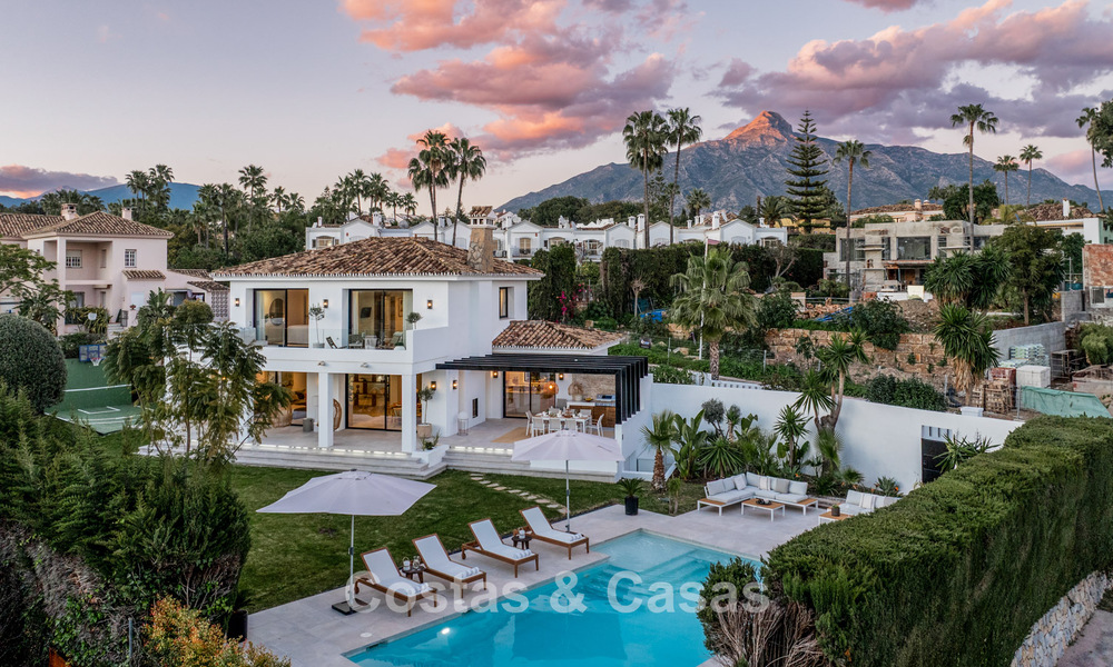 Villa reformada en venta en estilo arquitectónico andaluz moderno en Nueva Andalucía, Marbella 778563