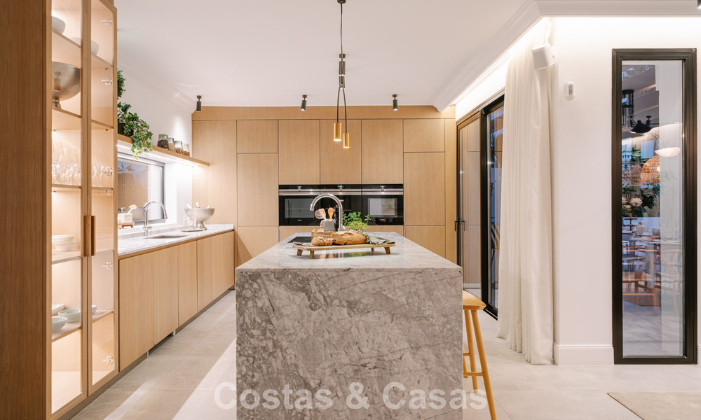 Villa reformada en venta en estilo arquitectónico andaluz moderno en Nueva Andalucía, Marbella 778564