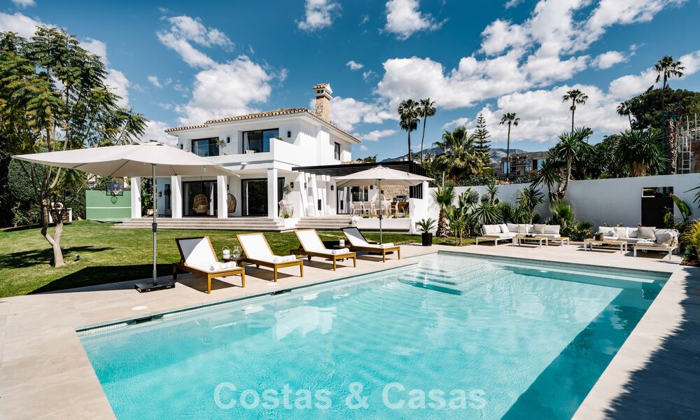 Villa reformada en venta en estilo arquitectónico andaluz moderno en Nueva Andalucía, Marbella 778569
