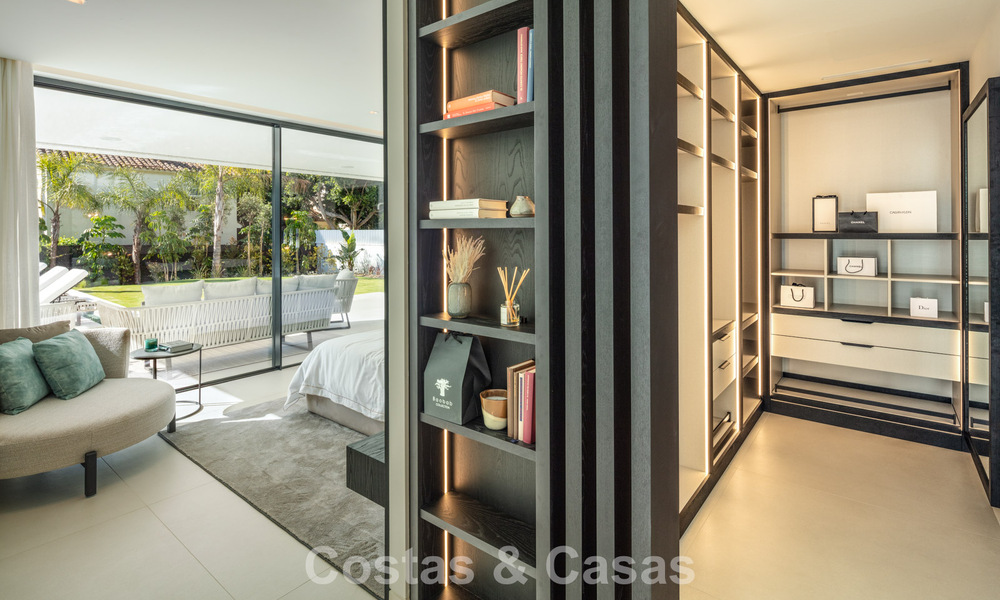 Villa de lujo de elegante diseño en venta rodeada de campos de golf en el valle de Nueva Andalucía, Marbella 778784