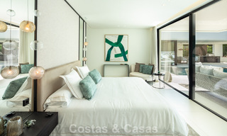 Villa de lujo de elegante diseño en venta rodeada de campos de golf en el valle de Nueva Andalucía, Marbella 778786 