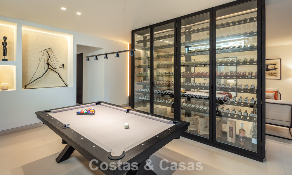 Villa de lujo de elegante diseño en venta rodeada de campos de golf en el valle de Nueva Andalucía, Marbella 778792