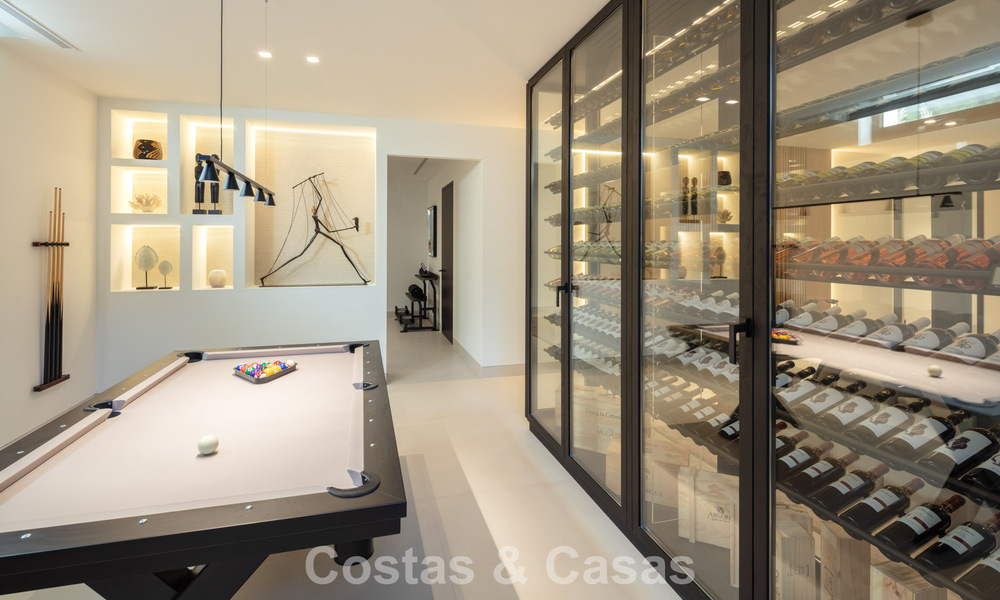 Villa de lujo de elegante diseño en venta rodeada de campos de golf en el valle de Nueva Andalucía, Marbella 778793