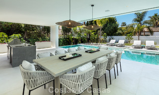 Villa de lujo de elegante diseño en venta rodeada de campos de golf en el valle de Nueva Andalucía, Marbella 778801 